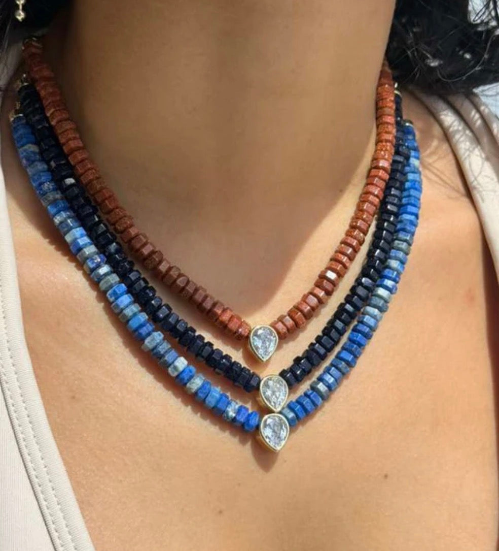 BLACK GLOW NECKLACE