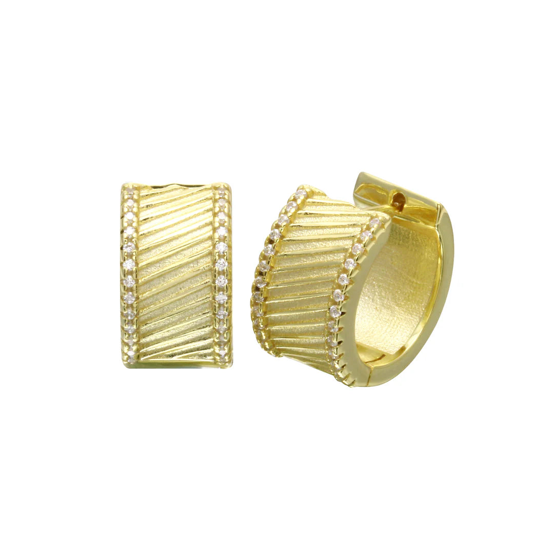 FLUTED CHUNKY CHIC HUGGIE