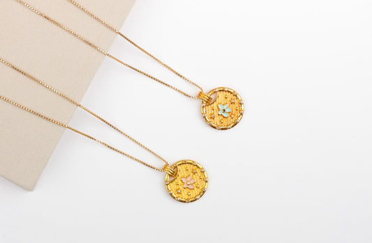 GOLD FLOWER PENDANT NECKLACE