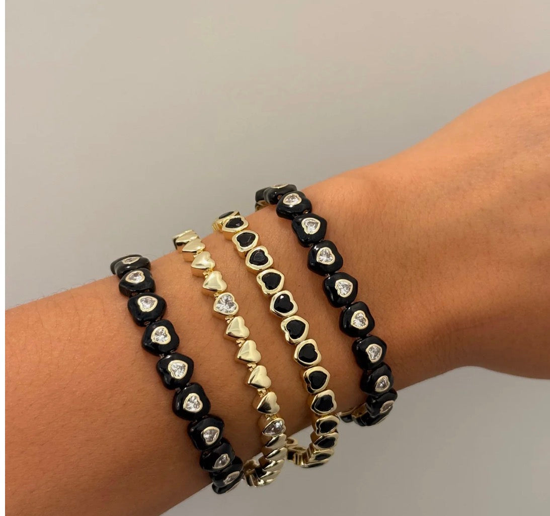 BLACK CANDY HEART STRETCHY BRACELET